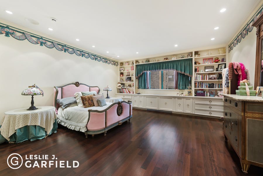 107 East 61st Street - 43a88703-21d9-4d31-8b43-5bc860f07760 - New York City Townhouse Real Estate
