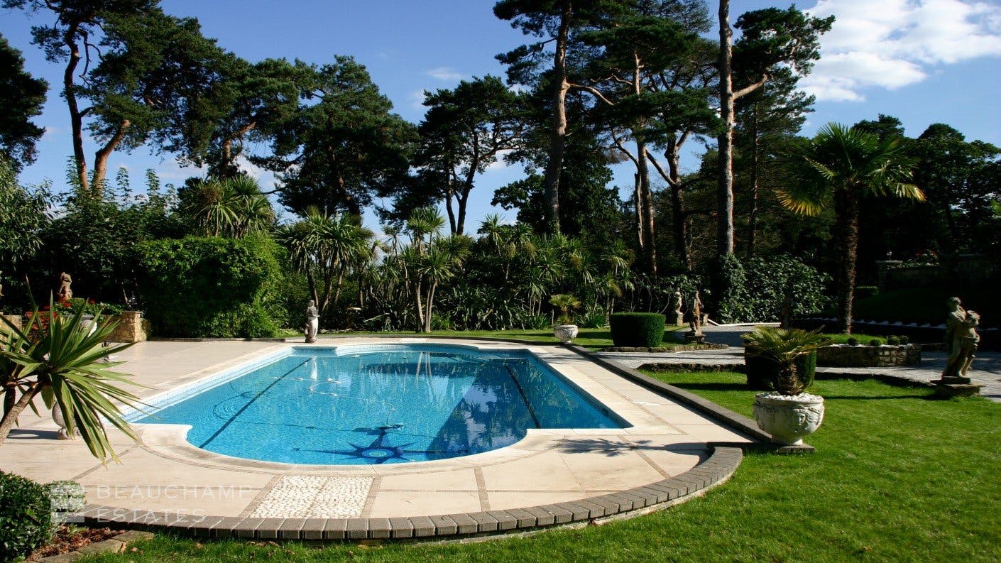 Pinewood House, Oxshott, KT22 - - New York City Townhouse Real Estate