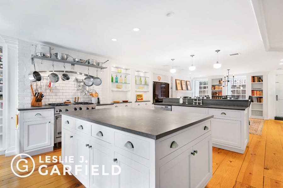 128 Bank Street - 9beea2ab-055a-44a6-979c-c3bd95a8a0f0 - New York City Townhouse Real Estate