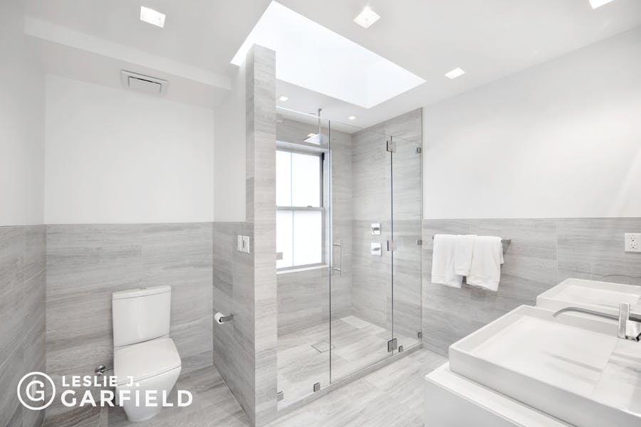 136 Beekman Street - c2d0160a-7cb0-4526-a9a7-ac5984dc13cb - New York City Townhouse Real Estate