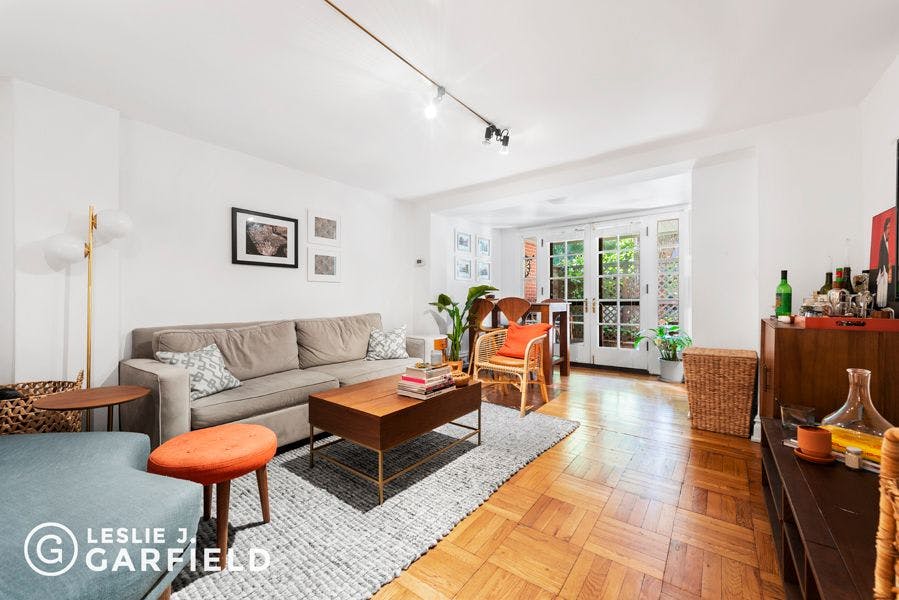 30 Bank Street - 9beea2ab-055a-44a6-979c-c3bd95a8a0f0 - New York City Townhouse Real Estate