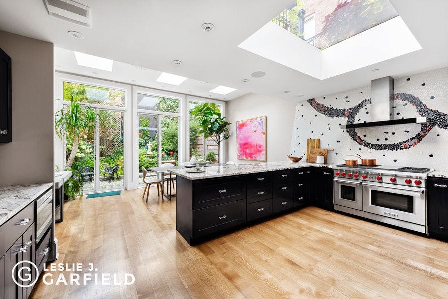 245 West 13th Street - 9beea2ab-055a-44a6-979c-c3bd95a8a0f0 - New York City Townhouse Real Estate