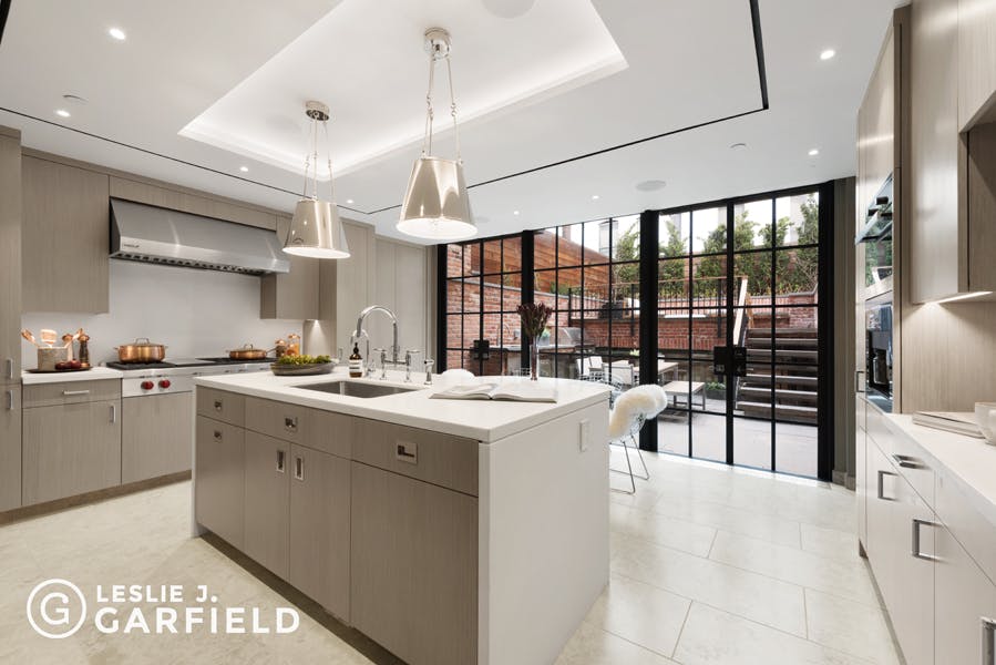 313 West 4th Street - 9beea2ab-055a-44a6-979c-c3bd95a8a0f0 - New York City Townhouse Real Estate