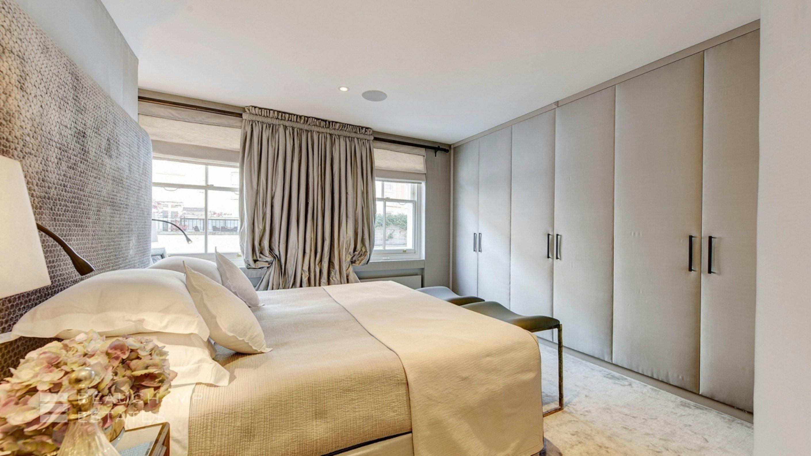 Eaton Mews South, SW1 - - New York City Townhouse Real Estate