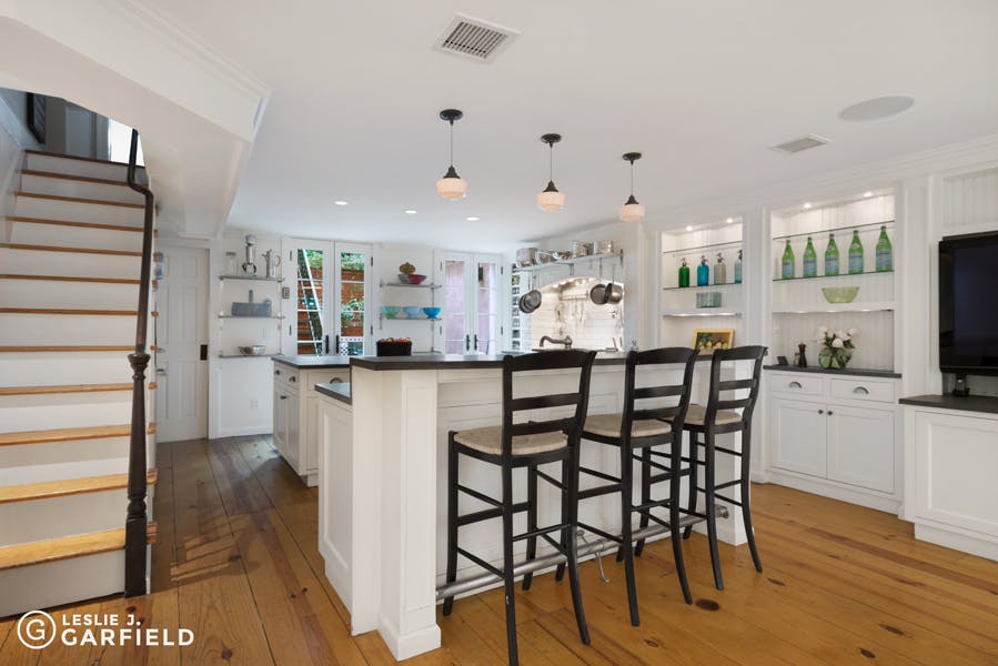 128 Bank Street - 9beea2ab-055a-44a6-979c-c3bd95a8a0f0 - New York City Townhouse Real Estate