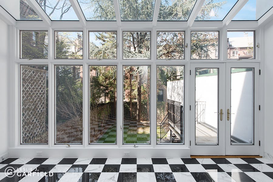 109 Bank Street - 9beea2ab-055a-44a6-979c-c3bd95a8a0f0 - New York City Townhouse Real Estate
