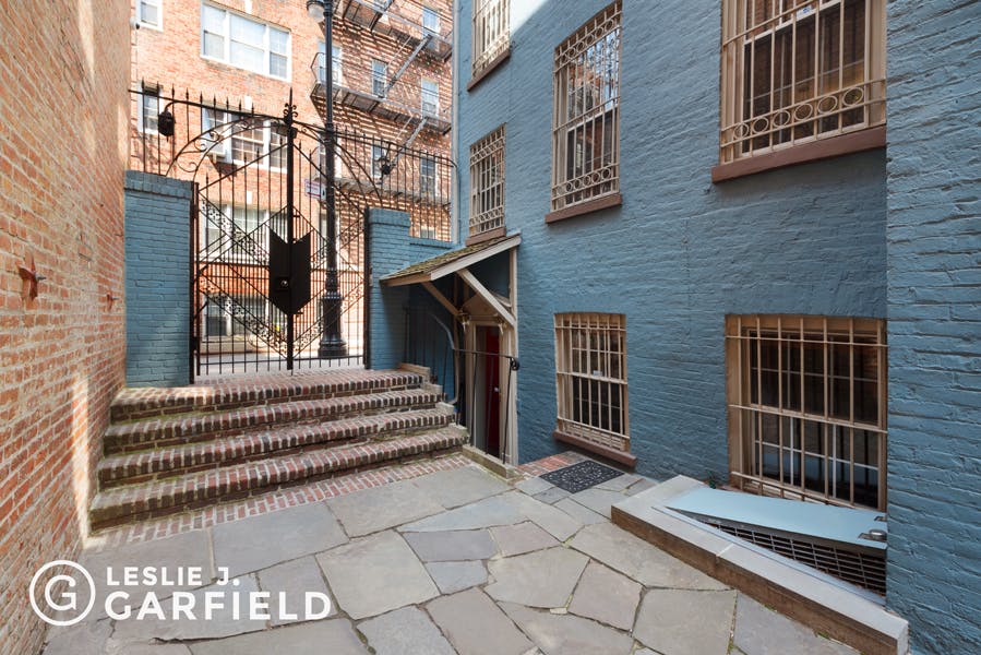 5 Minetta Lane - 8c805fa1-d9e9-48a2-9a88-d2d7ad76de49 - New York City Townhouse Real Estate