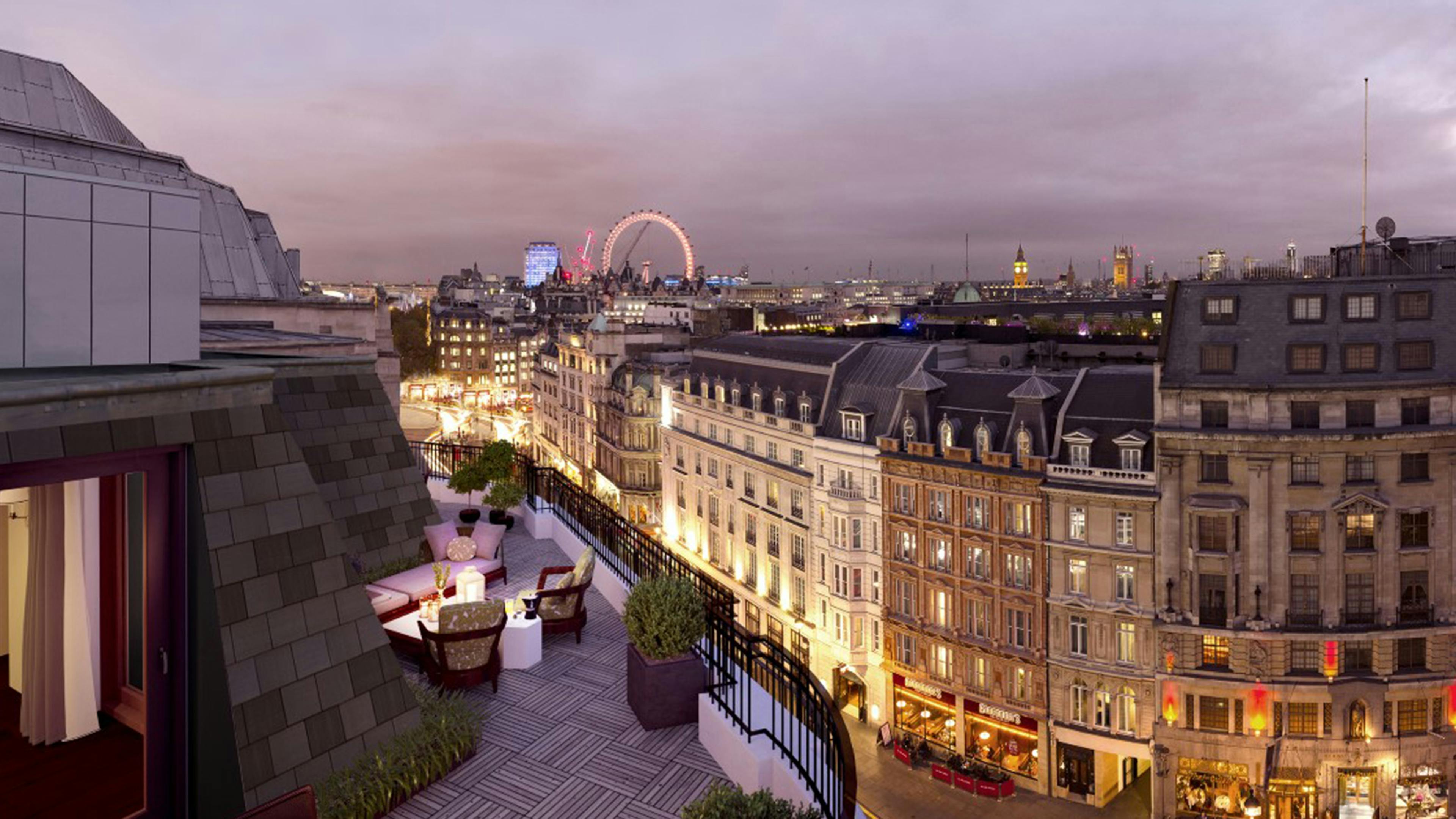 Oceanic House, Trafalgar Square - - New York City Townhouse Real Estate